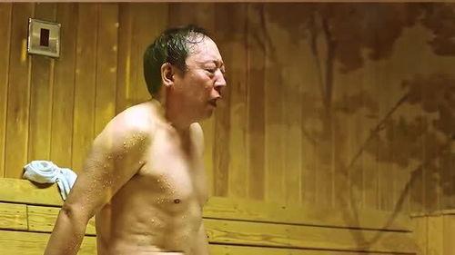 老头洗澡视频,温情互动，岁月静好